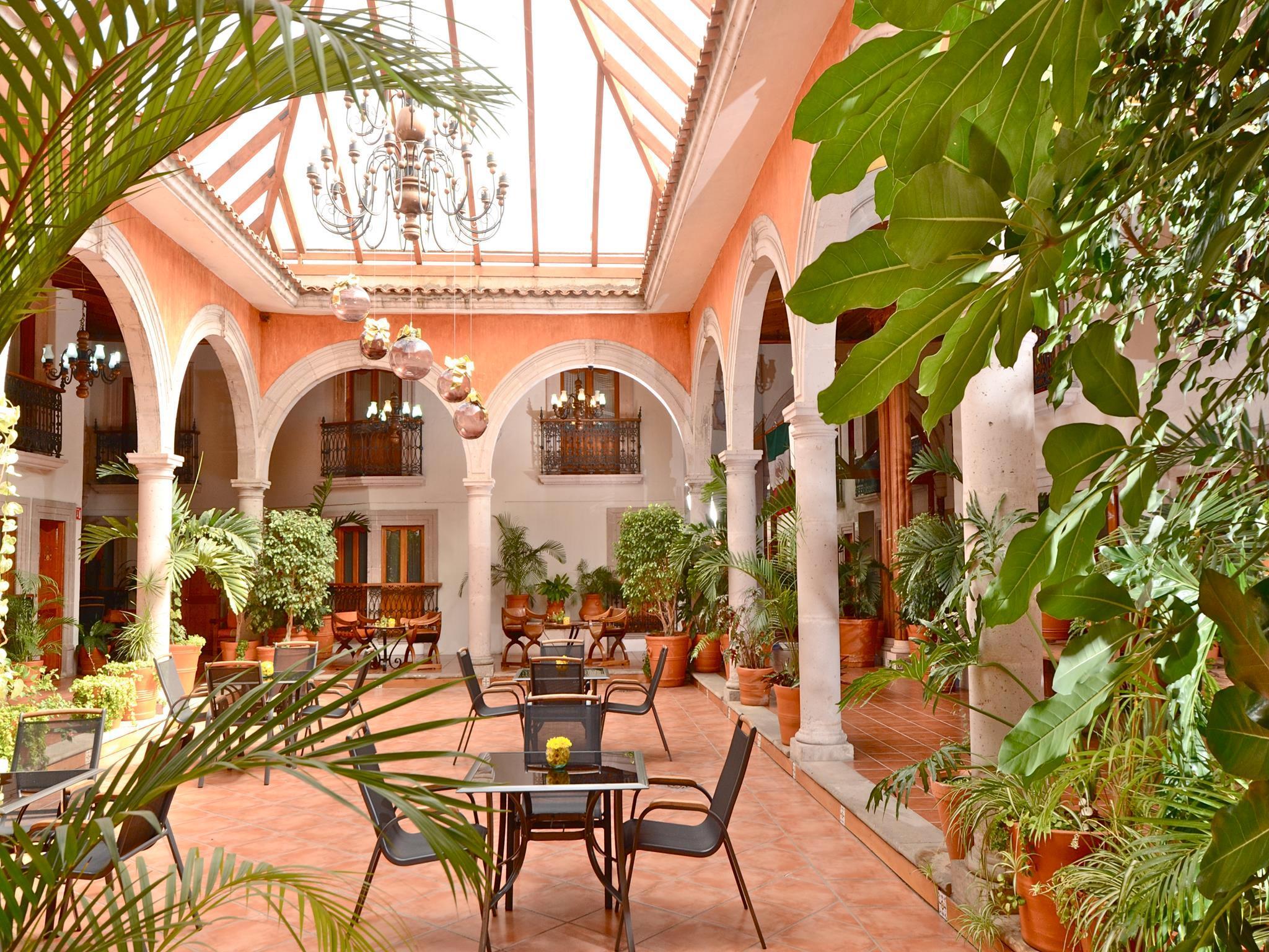 Отель Mision Patzcuaro Centro Historico Экстерьер фото